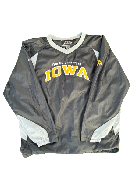 embroidered 00's u of Iowa pull over (L)
